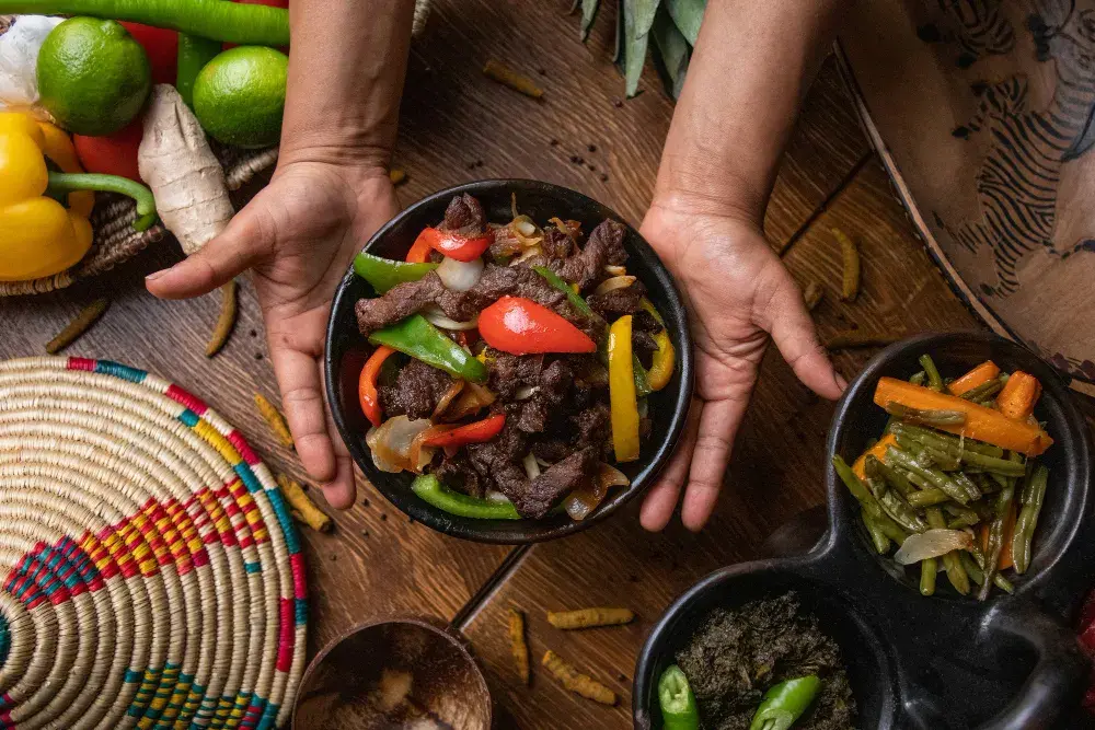 Restaurante cubano en Madrid con platos tradicionales y ambiente tropical